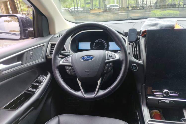 Used Ford Edge 2020 EcoBoost 245 Two-Wheel-Drive Platinum Edition 5 Seats Steering Wheel