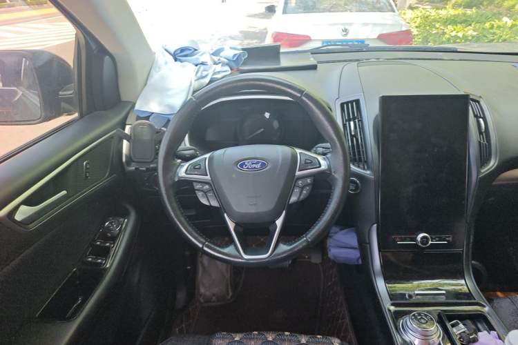 Used Ford Edge 2020 EcoBoost 245 Two-Wheel-Drive Platinum Edition 5 Seats Steering Wheel