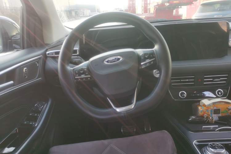 Used Ford Edge 2020 EcoBoost 245 Two-Wheel Drive Titanium 7-Seater Steering Wheel