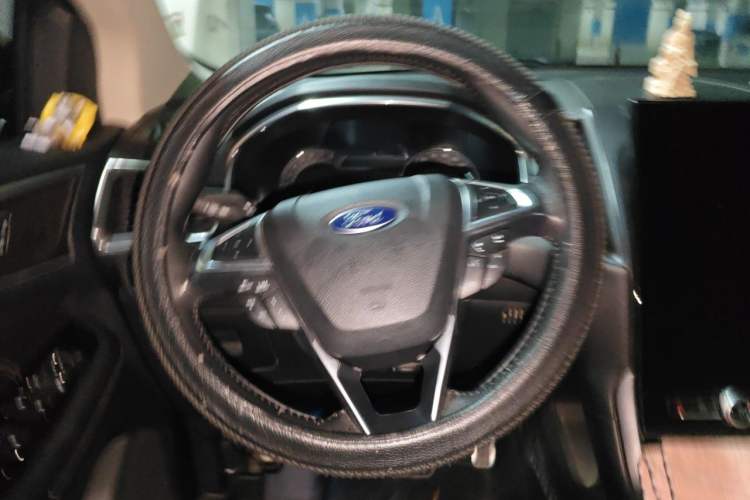 Used Ford Edge 2020 EcoBoost 245 Two-Wheel Drive Titanium 7-Seater Steering Wheel