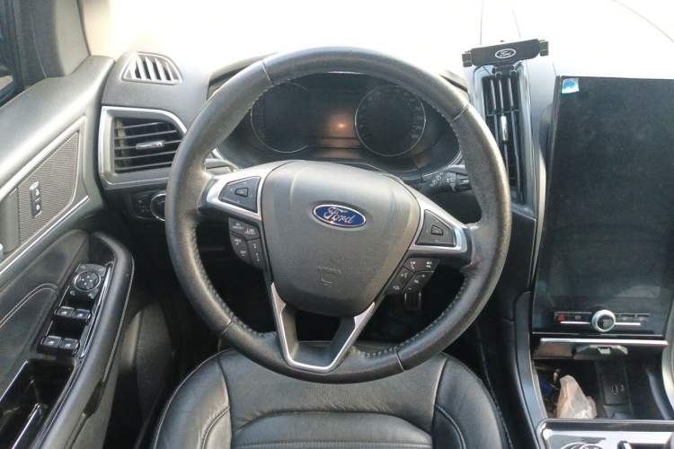 Used Ford Edge 2020 EcoBoost 245 Two-Wheel Drive Titanium 7-Seater Steering Wheel