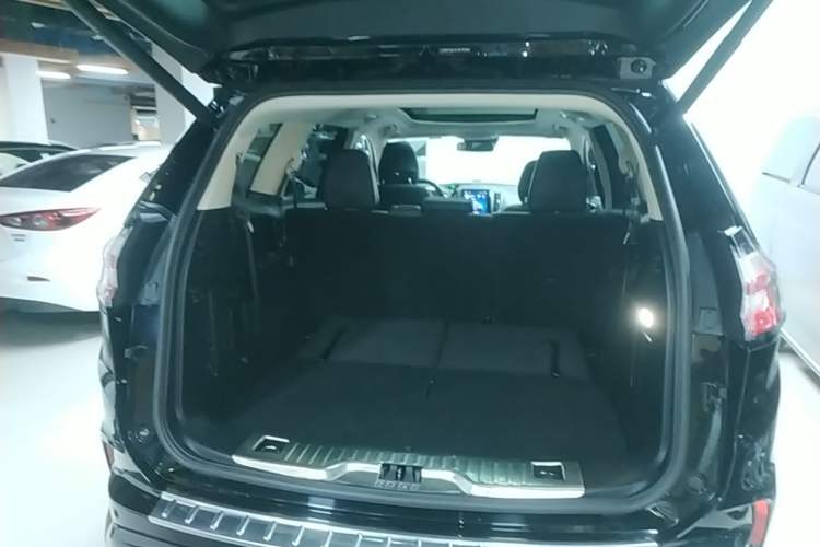 Used Ford Edge 2020 EcoBoost 245 Two-Wheel Drive Titanium 7-Seater Trunk
