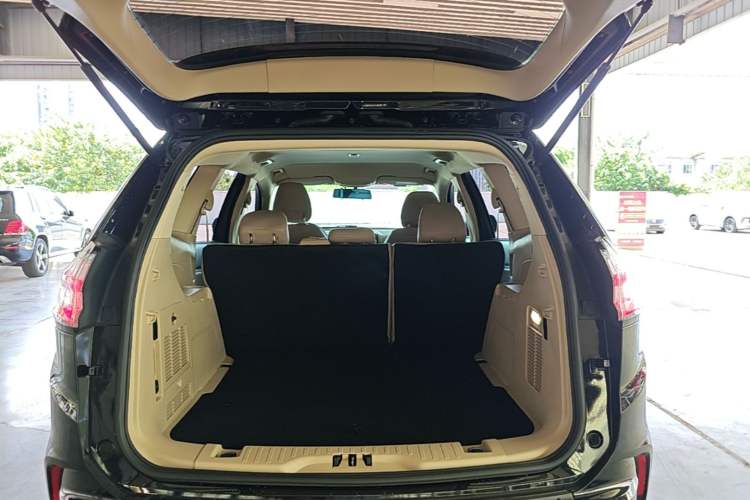 Used Ford Edge 2020 EcoBoost 245 Two-Wheel-Drive Titanium 5-Seater Trunk
