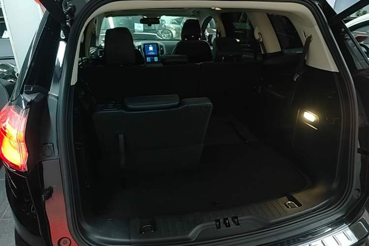 Used Ford Edge 2020 EcoBoost 245 Two-Wheel Drive Titanium 7-Seater Trunk