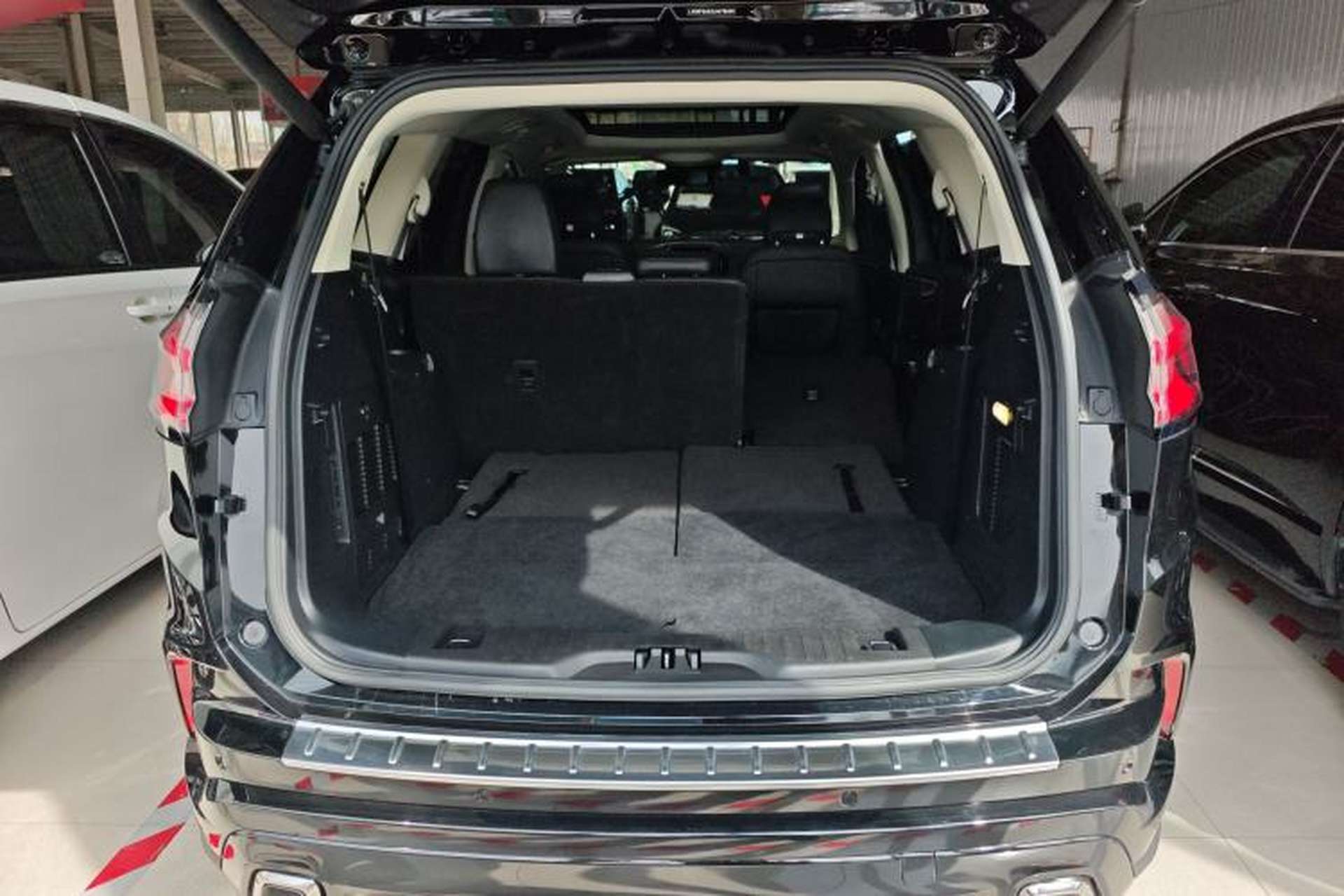 Used Ford Edge 2020 EcoBoost 245 Two-Wheel Drive Titanium 7-Seater Trunk