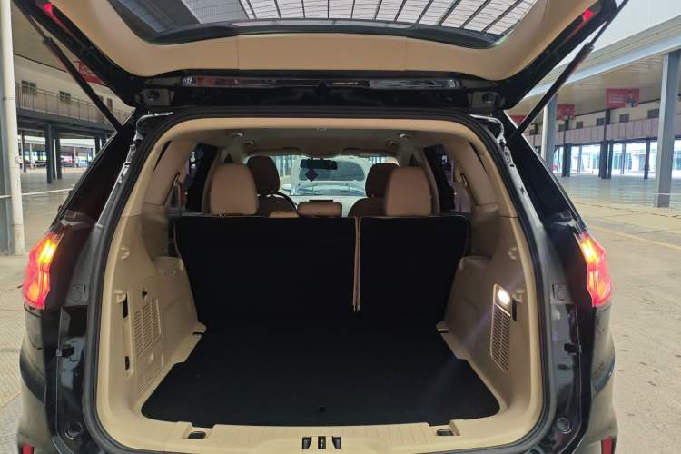 Used Ford Edge 2020 EcoBoost 245 Two-Wheel-Drive Titanium 5-Seater Trunk