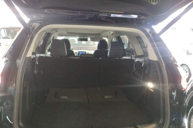 Used Ford Edge 2020 EcoBoost 245 Two-Wheel Drive Titanium 7-Seater Trunk