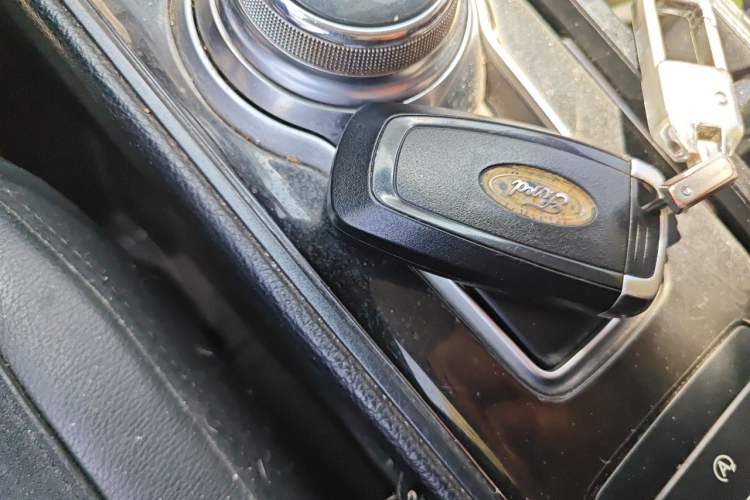 Used Ford Edge 2020 EcoBoost 245 Two-Wheel Drive Titanium 7-Seater Vehicle Key