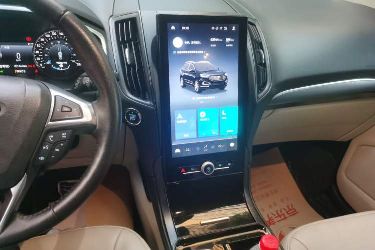 Used Ford Edge 2020 EcoBoost 245 Two-Wheel Drive Titanium 7-Seater Audio And AC Panel