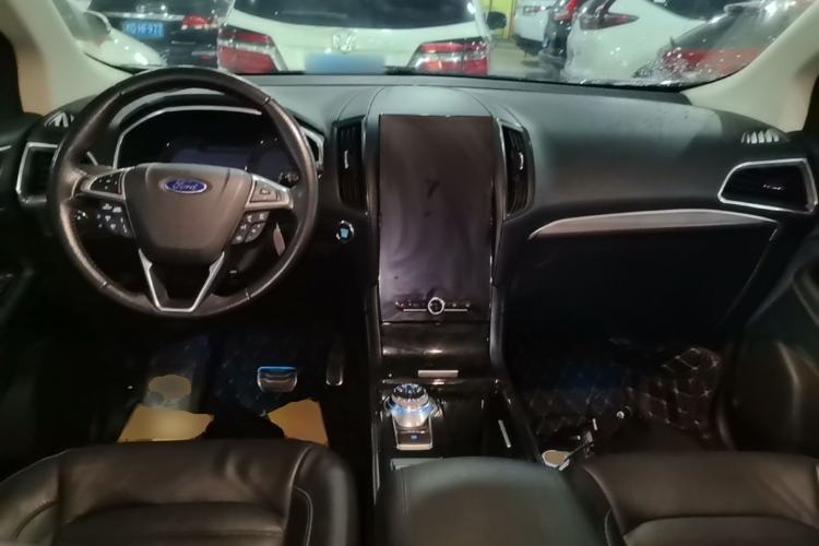 Used Ford Edge 2020 EcoBoost 245 Two-Wheel Drive Titanium 7-Seater Center Console