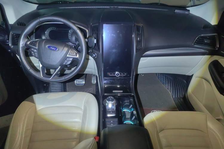 Used Ford Edge 2020 EcoBoost 245 Two-Wheel Drive Titanium 7-Seater Center Console