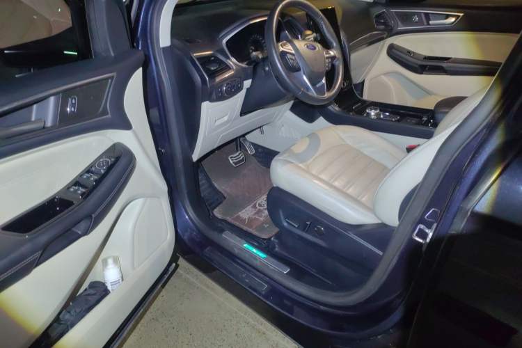 Used Ford Edge 2020 EcoBoost 245 Two-Wheel Drive Titanium 7-Seater Driver Seat
