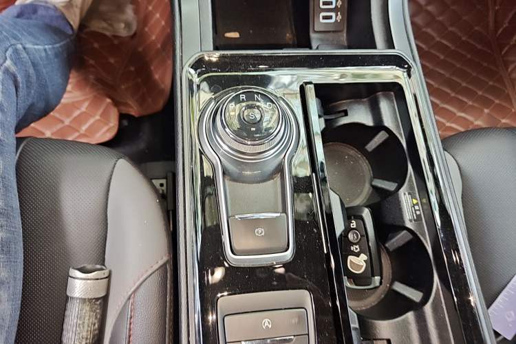 Used Ford Edge 2020 EcoBoost 245 4x4 ST-Line 7-Seater Gear Lever