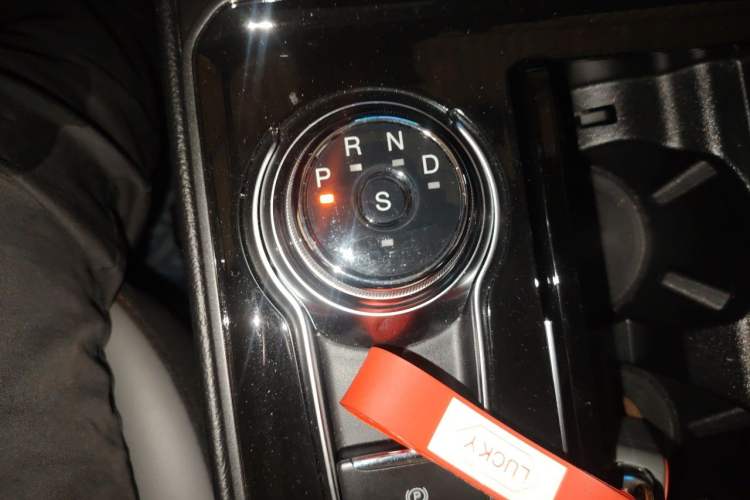 Used Ford Edge 2020 EcoBoost 245 4x4 ST-Line 7-Seater Gear Lever