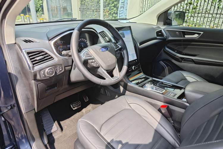 Used Ford Edge 2020 EcoBoost 245 Two-Wheel Drive Titanium 7-Seater Interior 1