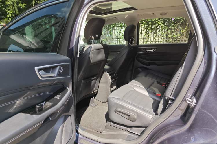 Used Ford Edge 2020 EcoBoost 245 Two-Wheel Drive Titanium 7-Seater Interior 2