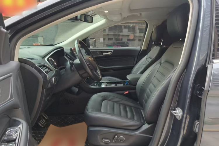 Used Ford Edge 2020 EcoBoost 245 Two-Wheel Drive Titanium 7-Seater Interior 3