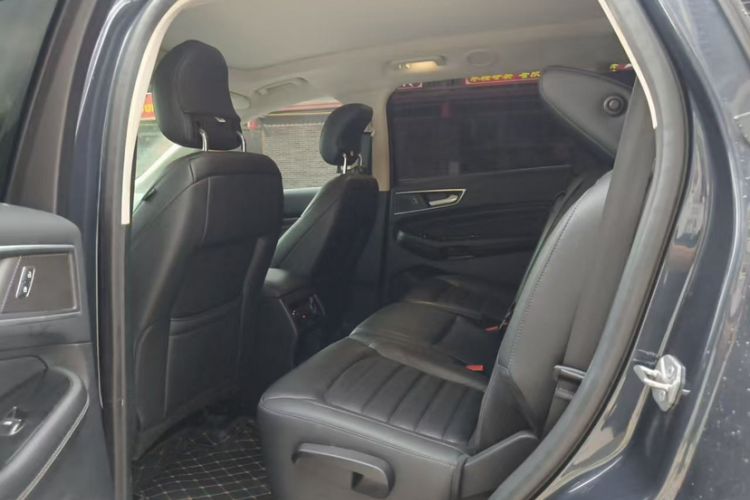 Used Ford Edge 2020 EcoBoost 245 Two-Wheel Drive Titanium 7-Seater Interior 4