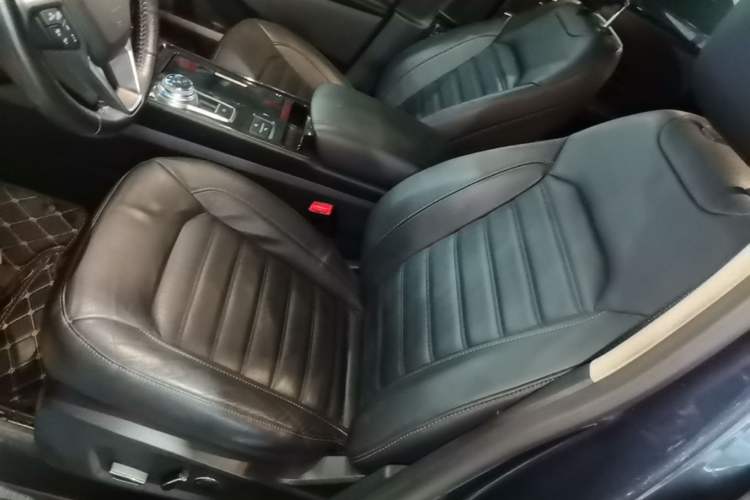 Used Ford Edge 2020 EcoBoost 245 Two-Wheel Drive Titanium 7-Seater Left Front Seat