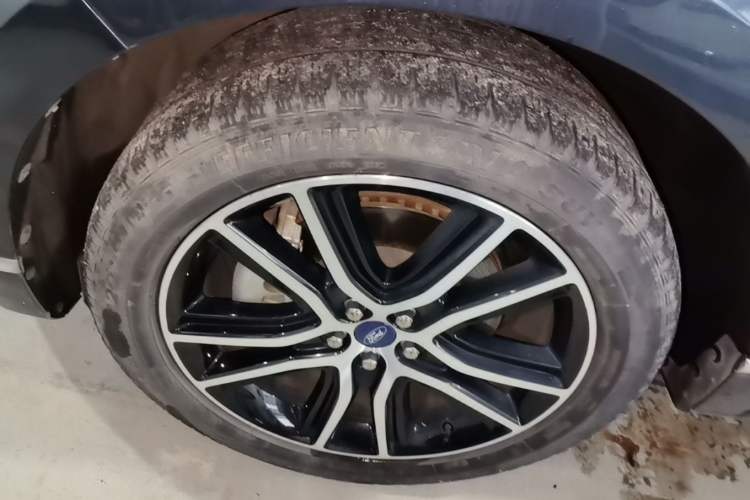 Used Ford Edge 2020 EcoBoost 245 Two-Wheel Drive Titanium 7-Seater Left Front Wheel Hub
