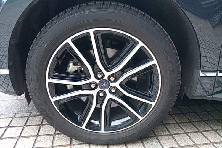 Used Ford Edge 2020 EcoBoost 245 Two-Wheel Drive Titanium 7-Seater Left Front Wheel Hub