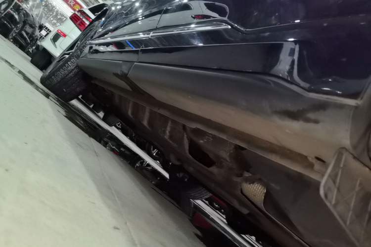 Used Ford Edge 2020 EcoBoost 245 Two-Wheel Drive Titanium 7-Seater Left Side Sill