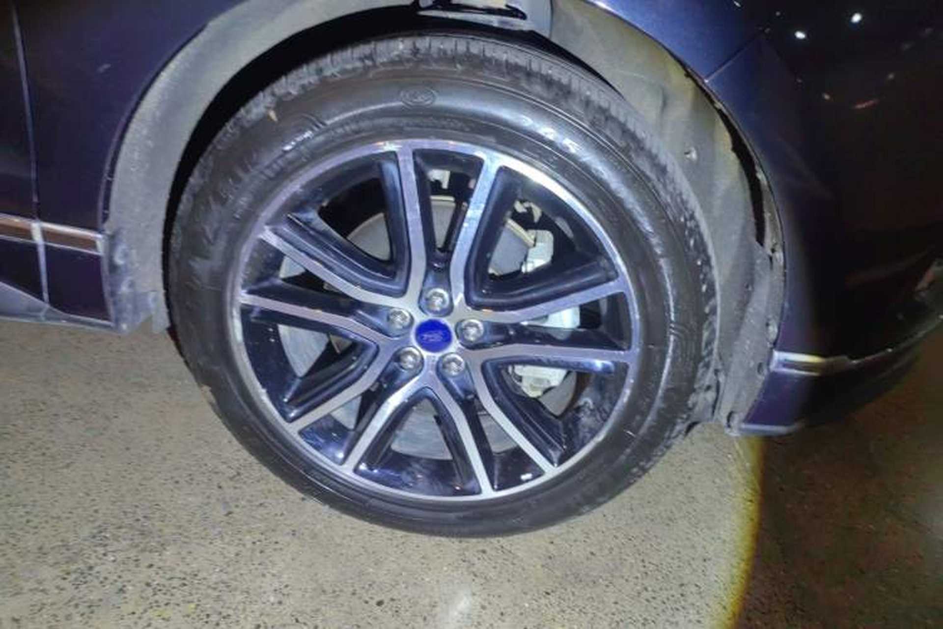 Used Ford Edge 2020 EcoBoost 245 Two-Wheel Drive Titanium 7-Seater Right Front Wheel Hub