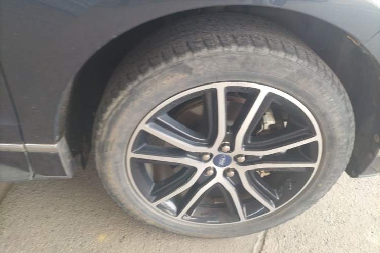 Used Ford Edge 2020 EcoBoost 245 Two-Wheel Drive Titanium 7-Seater Right Front Wheel Hub