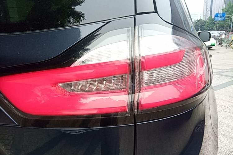 Used Ford Edge 2020 EcoBoost 245 Two-Wheel Drive Titanium 7-Seater Right Rear Taillight