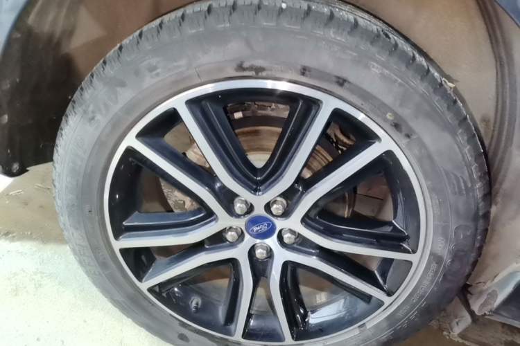 Used Ford Edge 2020 EcoBoost 245 Two-Wheel Drive Titanium 7-Seater Right Rear Wheel Hub