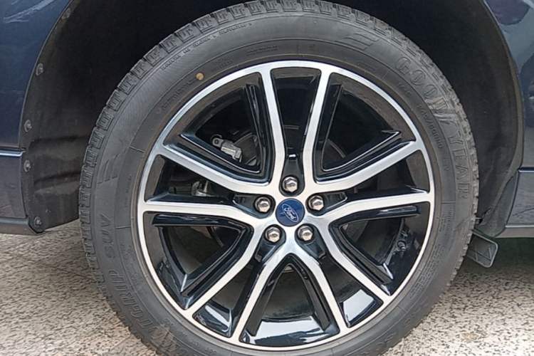 Used Ford Edge 2020 EcoBoost 245 Two-Wheel Drive Titanium 7-Seater Right Rear Wheel Hub