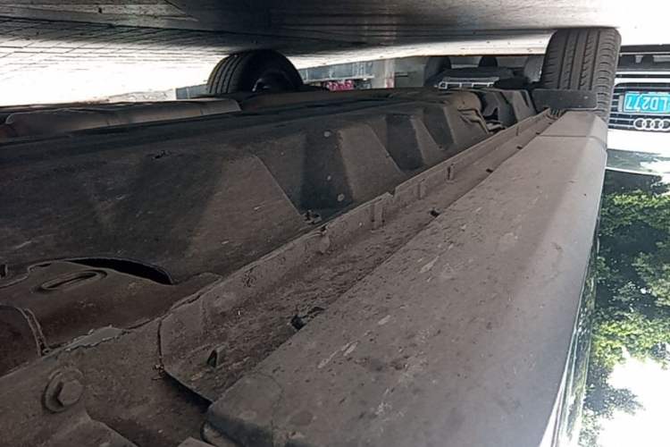 Used Ford Edge 2020 EcoBoost 245 Two-Wheel Drive Titanium 7-Seater Right Side Sill
