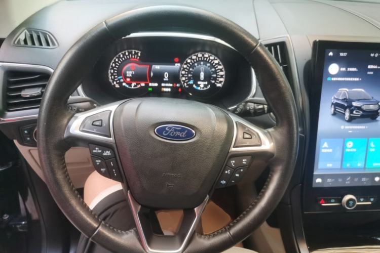 Used Ford Edge 2020 EcoBoost 245 Two-Wheel Drive Titanium 7-Seater Steering Wheel
