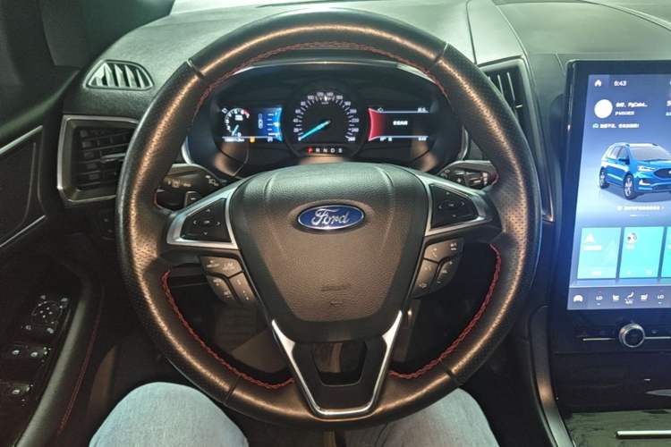 Used Ford Edge 2020 EcoBoost 245 4x4 ST-Line 7-Seater Steering Wheel