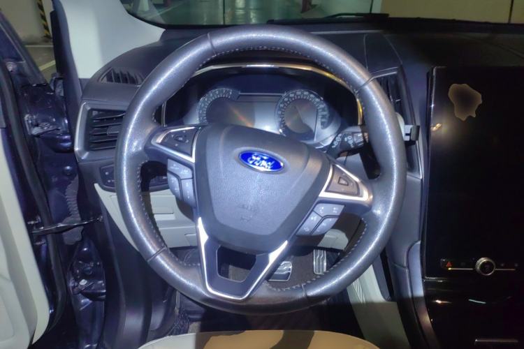 Used Ford Edge 2020 EcoBoost 245 Two-Wheel Drive Titanium 7-Seater Steering Wheel