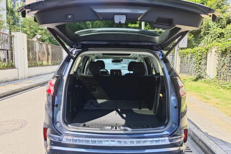 Used Ford Edge 2020 EcoBoost 245 Two-Wheel Drive Titanium 7-Seater Trunk