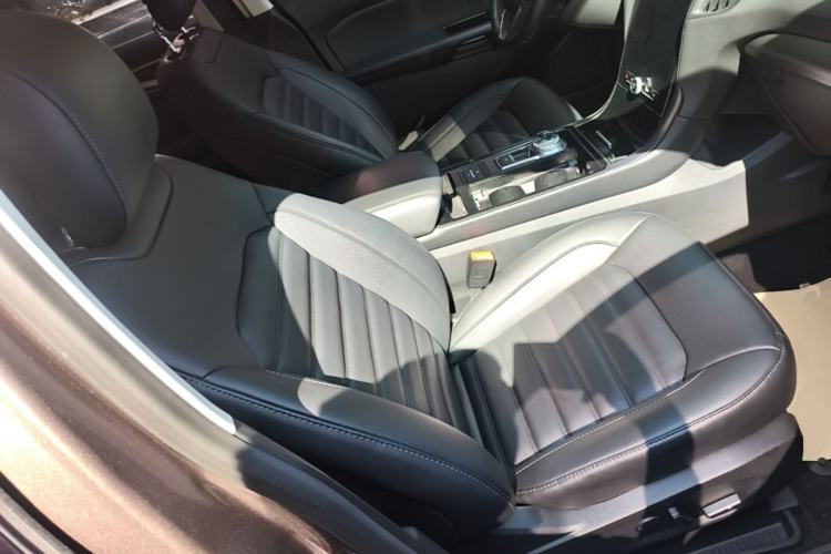 Used Ford Edge 2020 EcoBoost 245 Two-Wheel-Drive Platinum Edition 5 Seats Right Front Seat