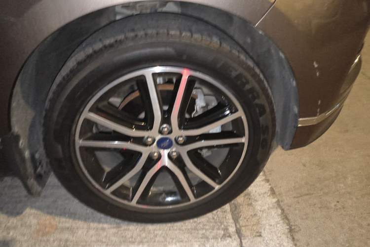 Used Ford Edge 2020 EcoBoost 245 Two-Wheel Drive Titanium 7-Seater Right Front Wheel Hub
