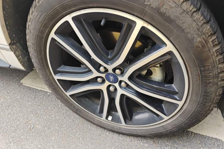 Used Ford Edge 2020 EcoBoost 245 Four-Wheel Drive Titanium Plus 7-Seater Right Front Wheel Hub
