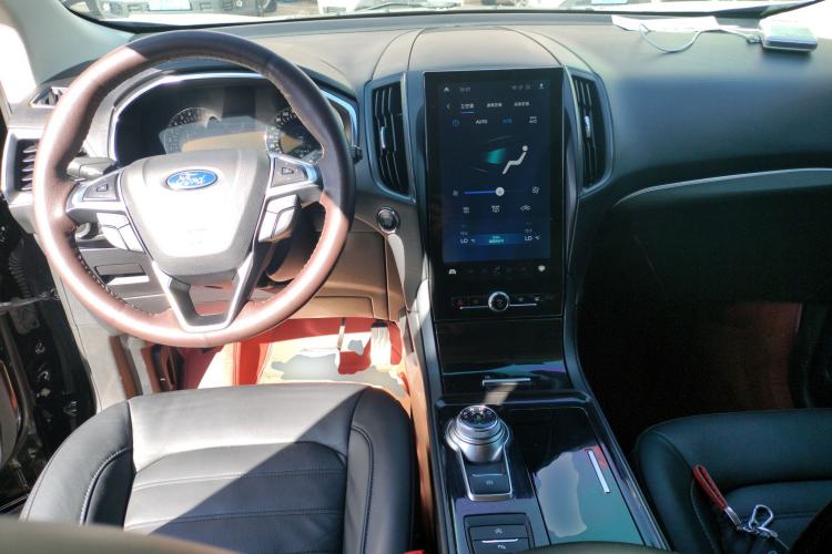 Used Ford Edge 2020 EcoBoost 245 Two-Wheel Drive Titanium 7-Seater Center Console