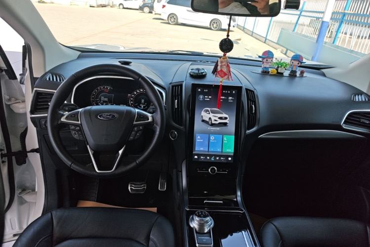 Used Ford Edge 2020 EcoBoost 245 Two-Wheel Drive Titanium 7-Seater Center Console