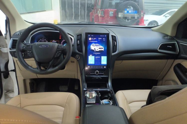 Used Ford Edge 2020 EcoBoost 245 Two-Wheel-Drive Titanium 5-Seater Center Console