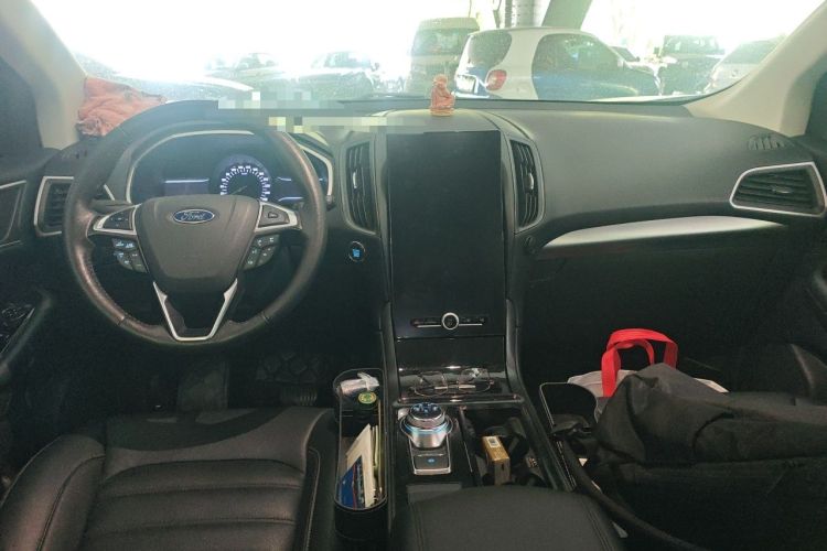 Used Ford Edge 2020 EcoBoost 245 Two-Wheel-Drive Platinum Edition 7-Seater Center Console