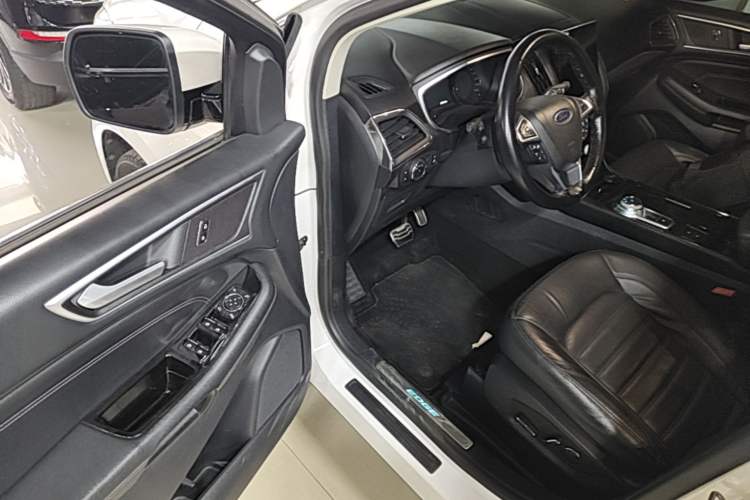 Used Ford Edge 2020 EcoBoost 245 Two-Wheel Drive Titanium 7-Seater Driver Seat