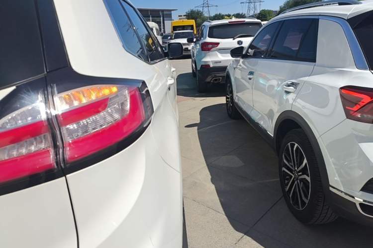 Used Ford Edge 2020 EcoBoost 245 Two-Wheel-Drive Titanium 5-Seater Exterior 3