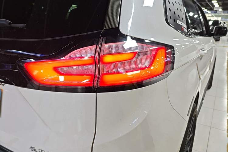 Used Ford Edge 2020 EcoBoost 245 4x4 ST-Line 7-Seater Exterior 3