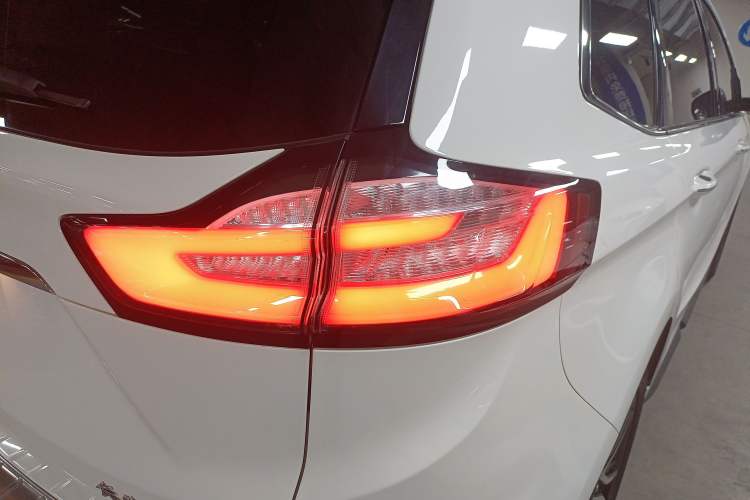 Used Ford Edge 2020 EcoBoost 245 Two-Wheel Drive Titanium 7-Seater Exterior 3