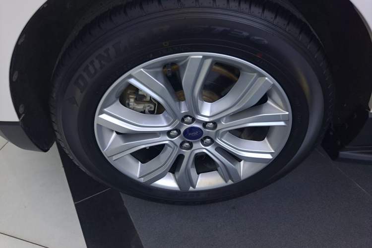 Used Ford Edge 2020 EcoBoost 245 Two-Wheel-Drive Platinum Edition 7-Seater Exterior 4