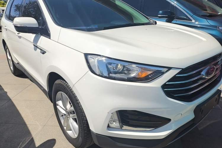 Used Ford Edge 2020 EcoBoost 245 Two-Wheel-Drive Titanium 5-Seater Front Right 45 Deg