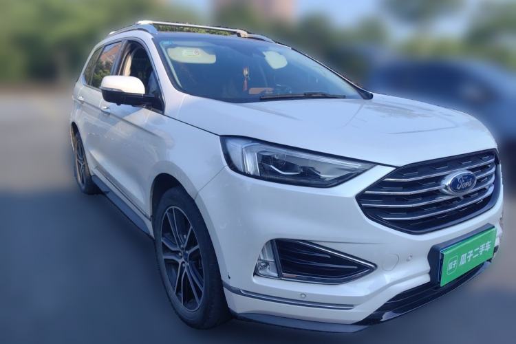 Used Ford Edge 2020 EcoBoost 245 Two-Wheel Drive Titanium 7-Seater Front Right 45 Deg